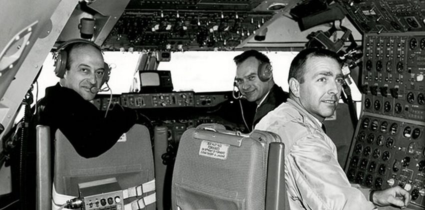 La tripulación que voló el B-747 por primera vez encabezada por el Capitán Jack Waddell