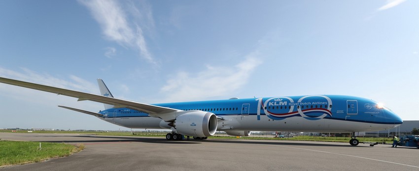El nuevo B-787-10 luce una librea conmemorativa por los 100 años de operación de KLM.