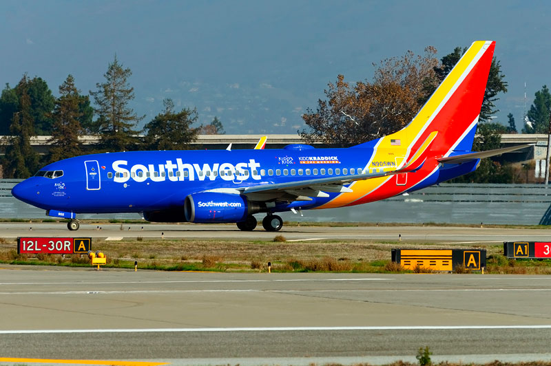 Southwest fue la primera aerolínea low cost de Estado Unidos que comenzó a operar en 1971 y hoy se mantiene como la mayor con una flota de 741 aviones, todos B-737, con 111 destinos y casi 4 000 vuelos diarios.