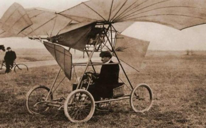 primer avión autopropulsado más pesado que el aire