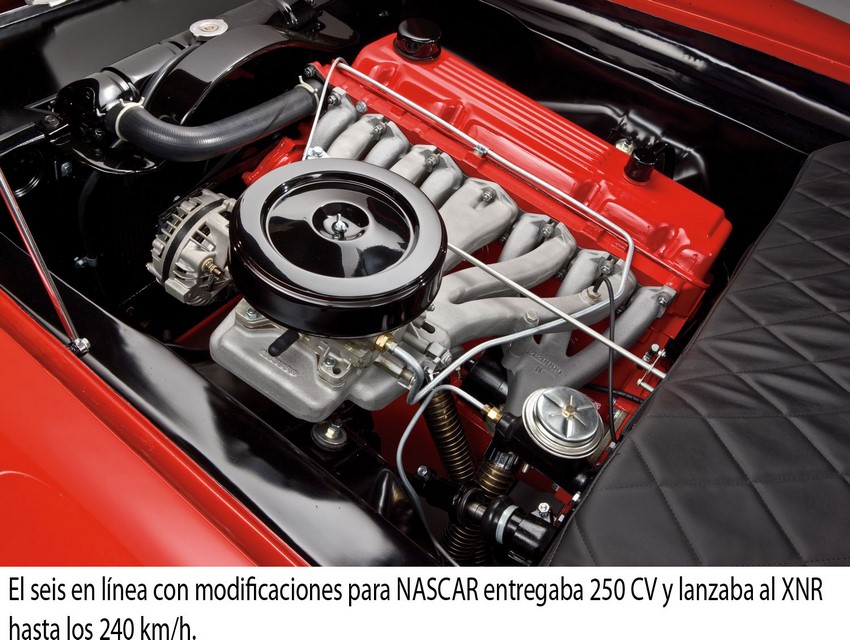 Plymouth XNR Motor de 6 cilindros con modificaciones NASCAR