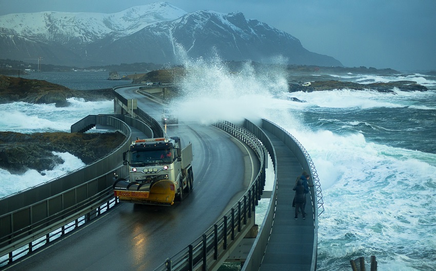 Una de las carreteras peligrosas del mundo Atlantic Ocean
