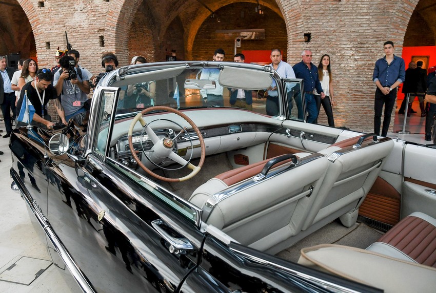 El Cadillac de Perón vista interior
