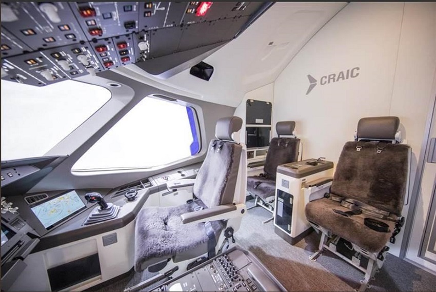 El CR-929 presenta una amplia y bien equipada cabina, aunque los instrumentos de aviónica mostrados no son los definitivos de la aeronave.