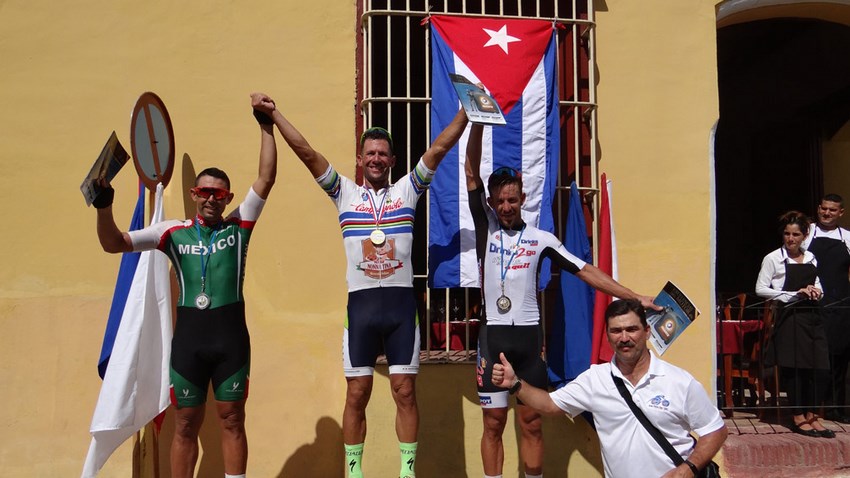 Ciclismo Máster en Trinidad por la fundación de la villa