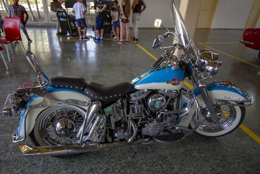 Moto Harley Davidson 1960-Carlos Guerra.jpg