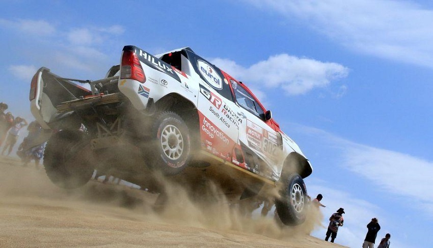 Nasser Al-Attiyah, de Toyota, en la categoría de Autos en raly Dakar-2019 Cuarta Etapa