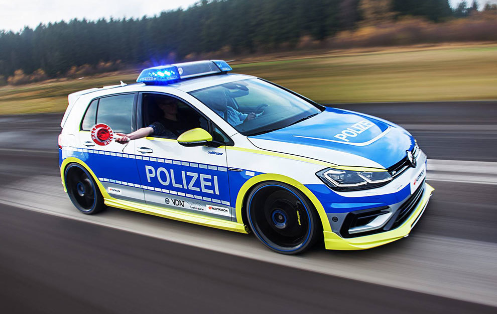 Volkswagen Golf R tuneado de la policía alemana (Vista lateral)