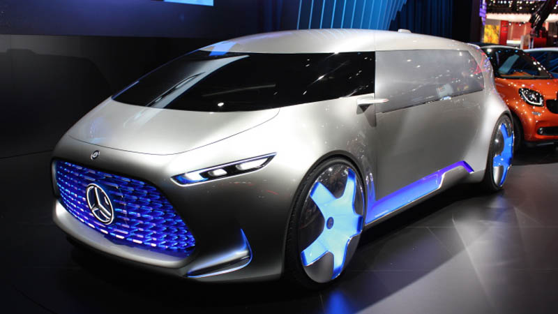 Mercedes exhibe en Tokio un prototipo de “salón rodante”