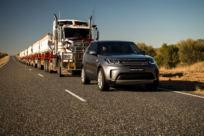 Un Land Rover Discovery capaz de remolcar ¡110 toneladas!  