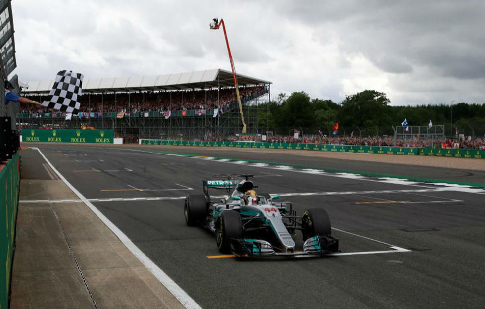 Hamilton, leyenda en Silverstone con Mercedes