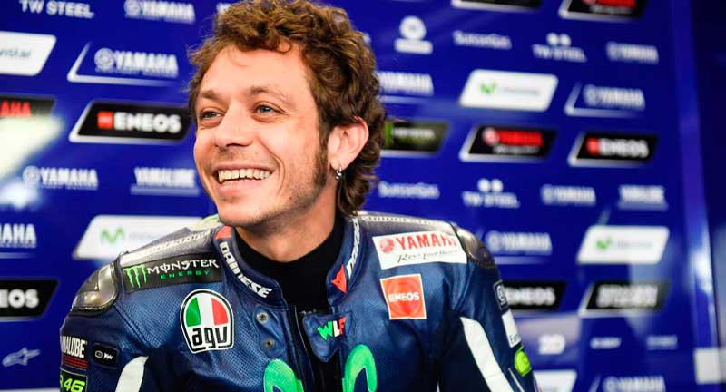 Los dioses del volante abrazan a Valentino Rossi