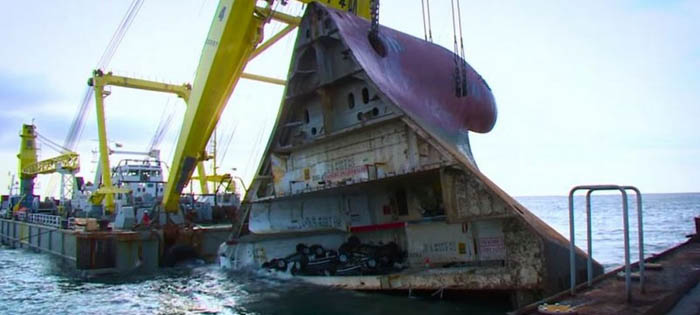 El increíble rescate del barco hundido con 1.400 coches en su interior