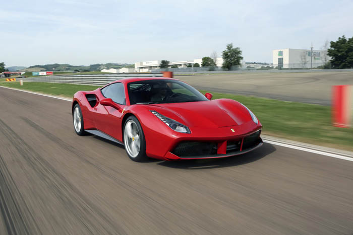 Ferrari arrasa con el motor V8 3,9 litros biturbo del Ferrari 488 GTB