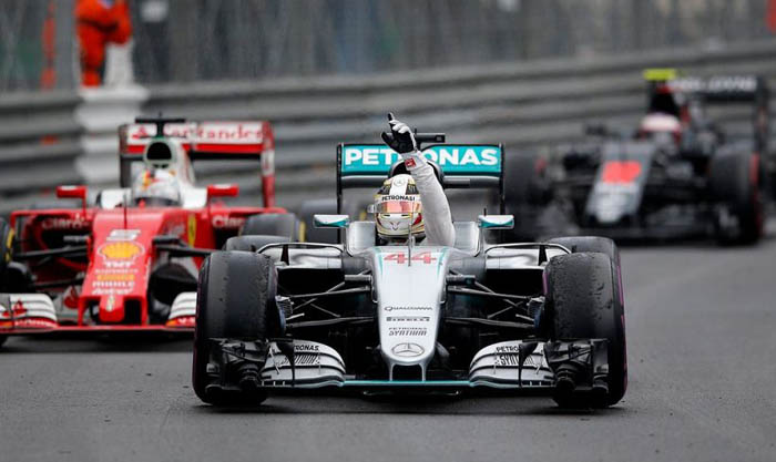 Mercedes regresa, esta vez con Hamilton