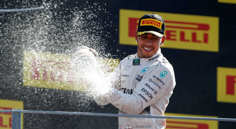 Mercedes gana con Hamilton en la casa de Ferrari