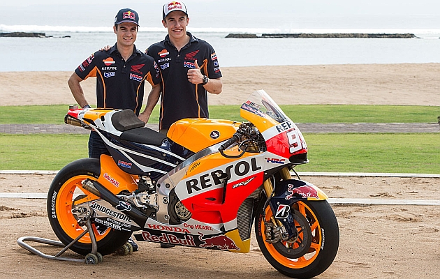 Márquez y Pedrosa presentan la Honda de 2015 en Bali
