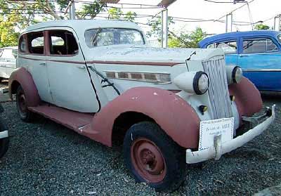 Un museo de automóviles en Santiago de Cuba