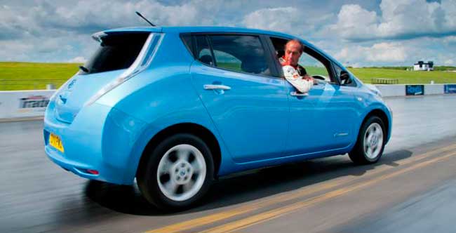 Nissan Leaf: el eléctrico más rápido… ¡marcha atrás!