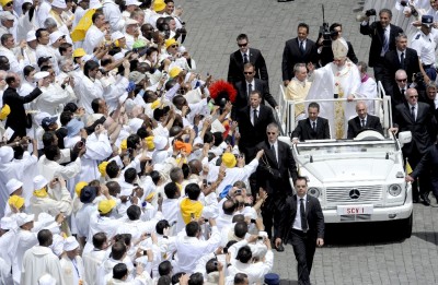 El Papa quiere un auto eléctrico