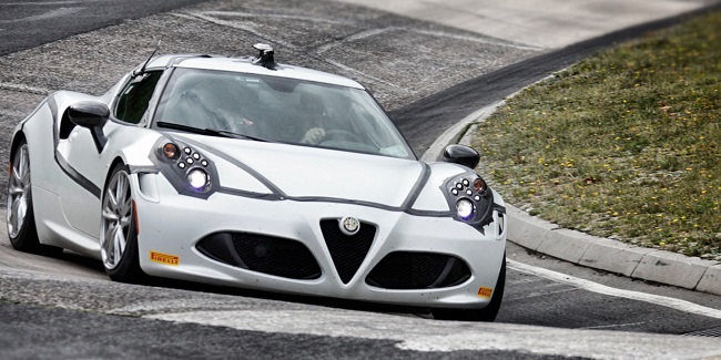 El nuevo Alfa Romeo 4C iguala el tiempo del vuelta del Porsche Cayman S en Nürburgring