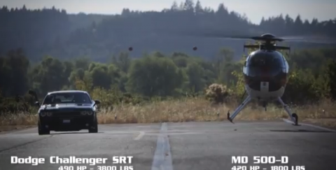 Helicóptero vs Dodge Challenger, ¿cuál es más rápido?