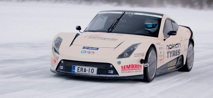 El Electric Raceabout marca un nuevo record de velocidad sobre hielo