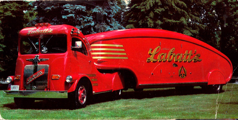 White Streamliner 1947 de Labatt: ¡el camión cerveza!