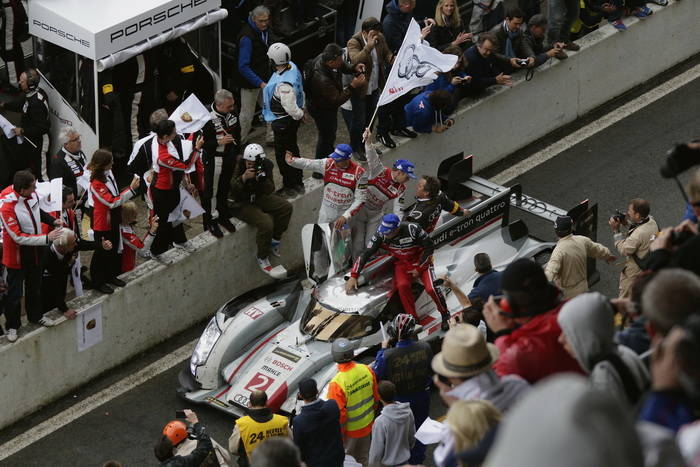 Audi vence en las 24 Horas de Le Mans 2013 mientras Toyota pesca en río revuelto