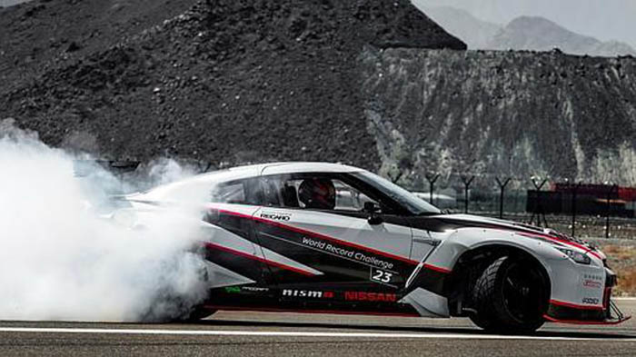 El Nissan GT-R logra el récord mundial con el derrape más rápido