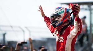 Kimi Räikkönen de Ferrari se alza glorioso