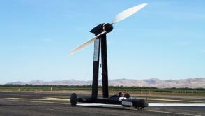 Blackbird, el coche eólico que corre más que el viento