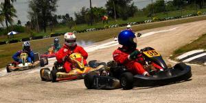 Emocionantes pruebas en el karting de Cuba