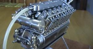 Video: Ensamblando el motor V12 más pequeño del mundo