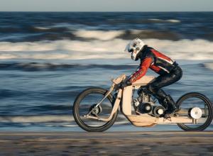 moto de madera
