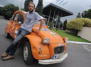 Jorge Sierra y su Citroën 2cv La vuelta al mundo en un Citroën 2cv