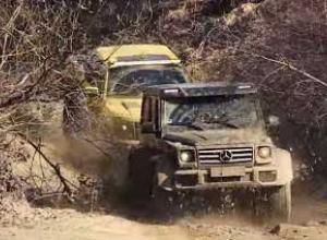 Mercedes-Benz G500 4×4² vs Ford Raptor Vídeo: Mercedes-Benz G500 4×4² vs Ford Raptor, lo último de Top Gear