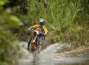 En Cuba, un catalán que vive entre la nieve y el motocross