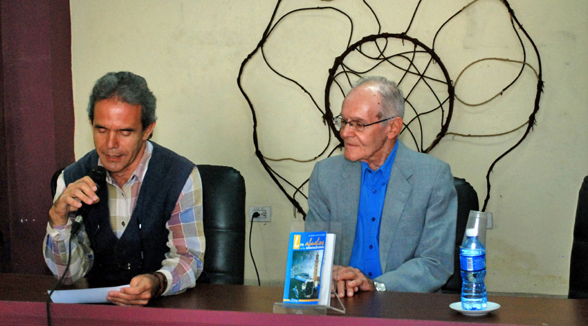 Los Abuelos de los Almendrones, de Alfonso Cueto, referencia del automóvil en Cuba