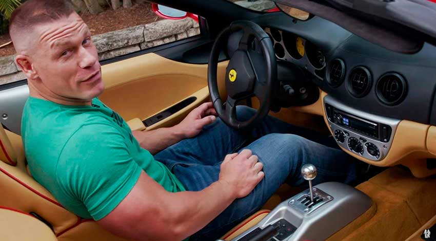 John Cena en su ferrari