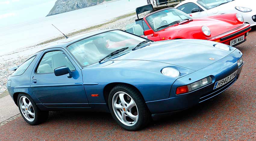 Porsche 928 azul