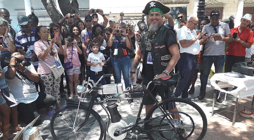 LAS MOTOS DEL PIRATA EN LA BIENAL DE LA HABANA