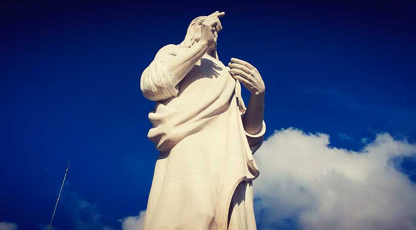 El Cristo de la Habana guardián de la bahía.