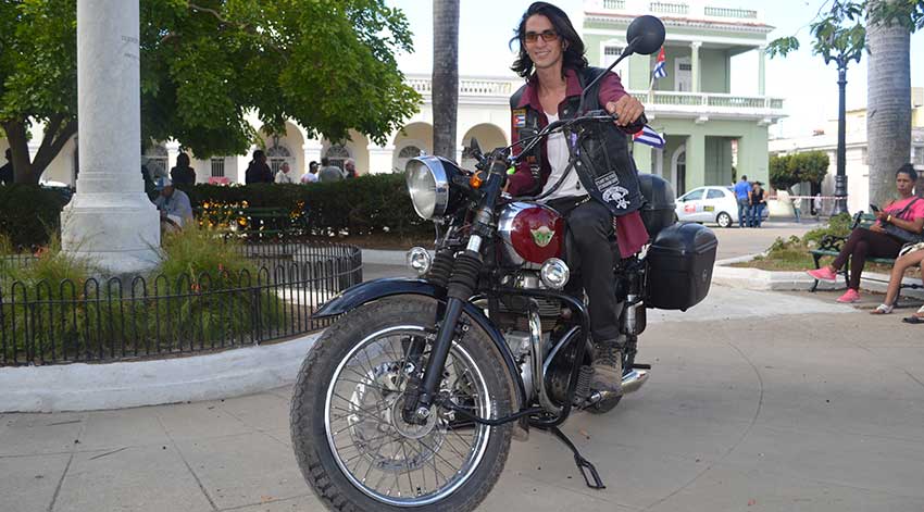 UNA MATCHLESS DE 1954 EN CIENFUEGOS