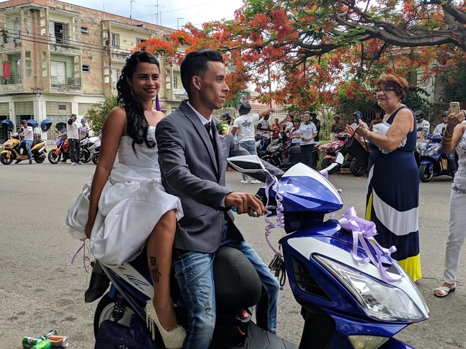 Una boda en moto eléctrica 