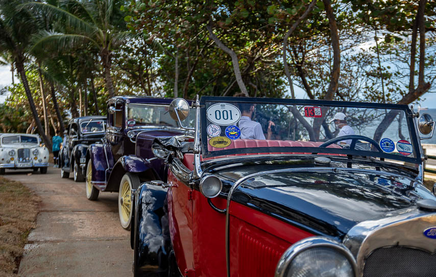 Pasarela de autos antiguos