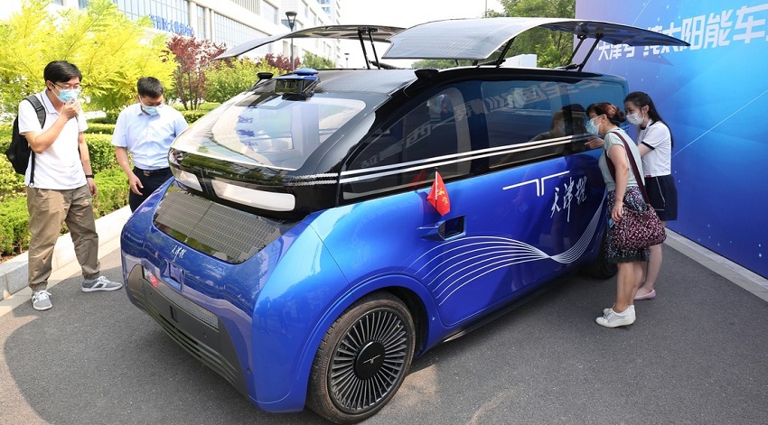 primer coche alimentado por energía solar