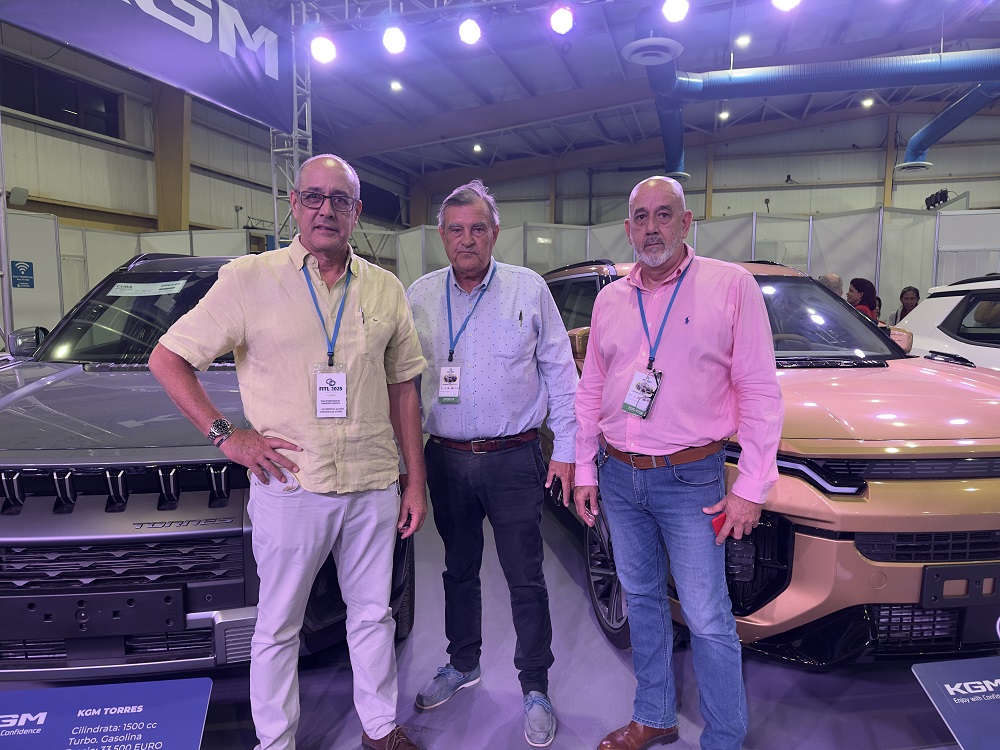Finauto con su sistema de carga solar para coches  en FITL 2025 