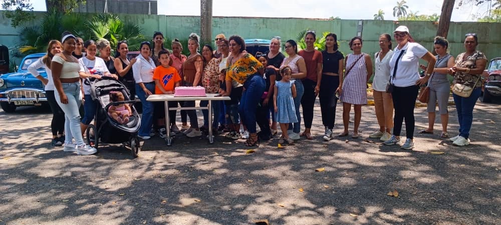 De autos clásicos y antiguos: una celebración por las Madres