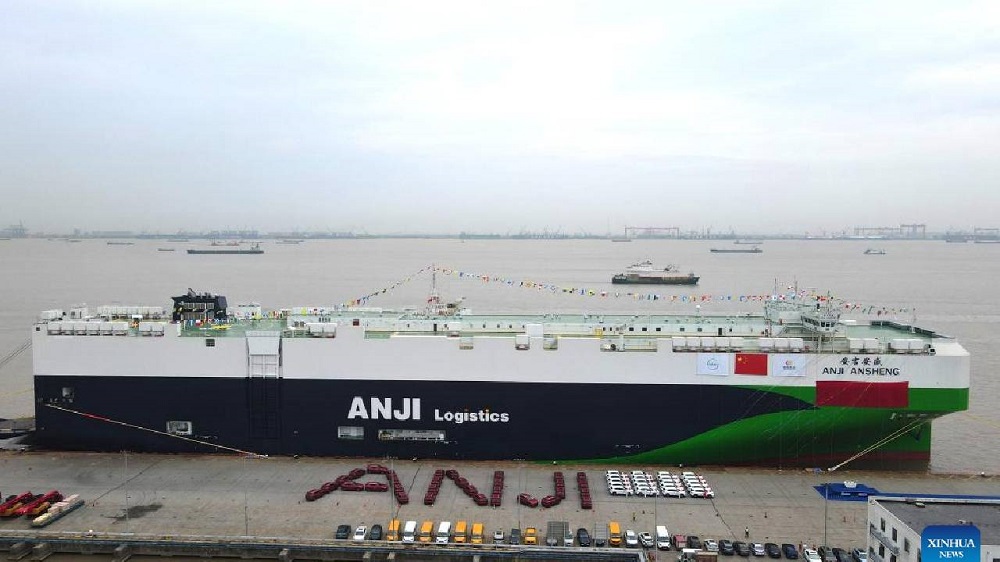 China lanza el buque transportador de autos más grande del mundo